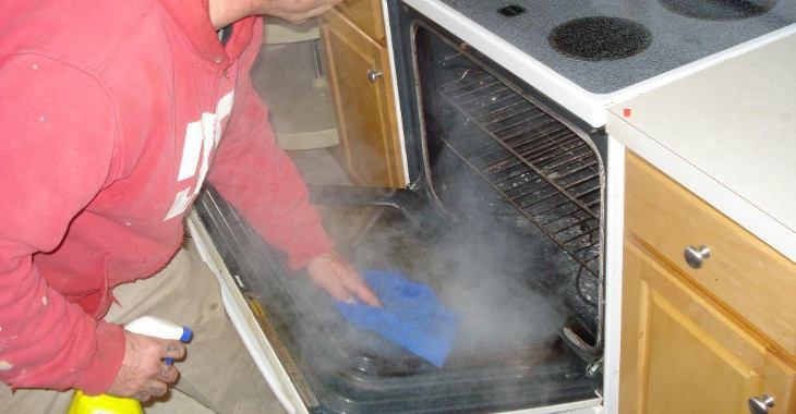 cleaning_oven